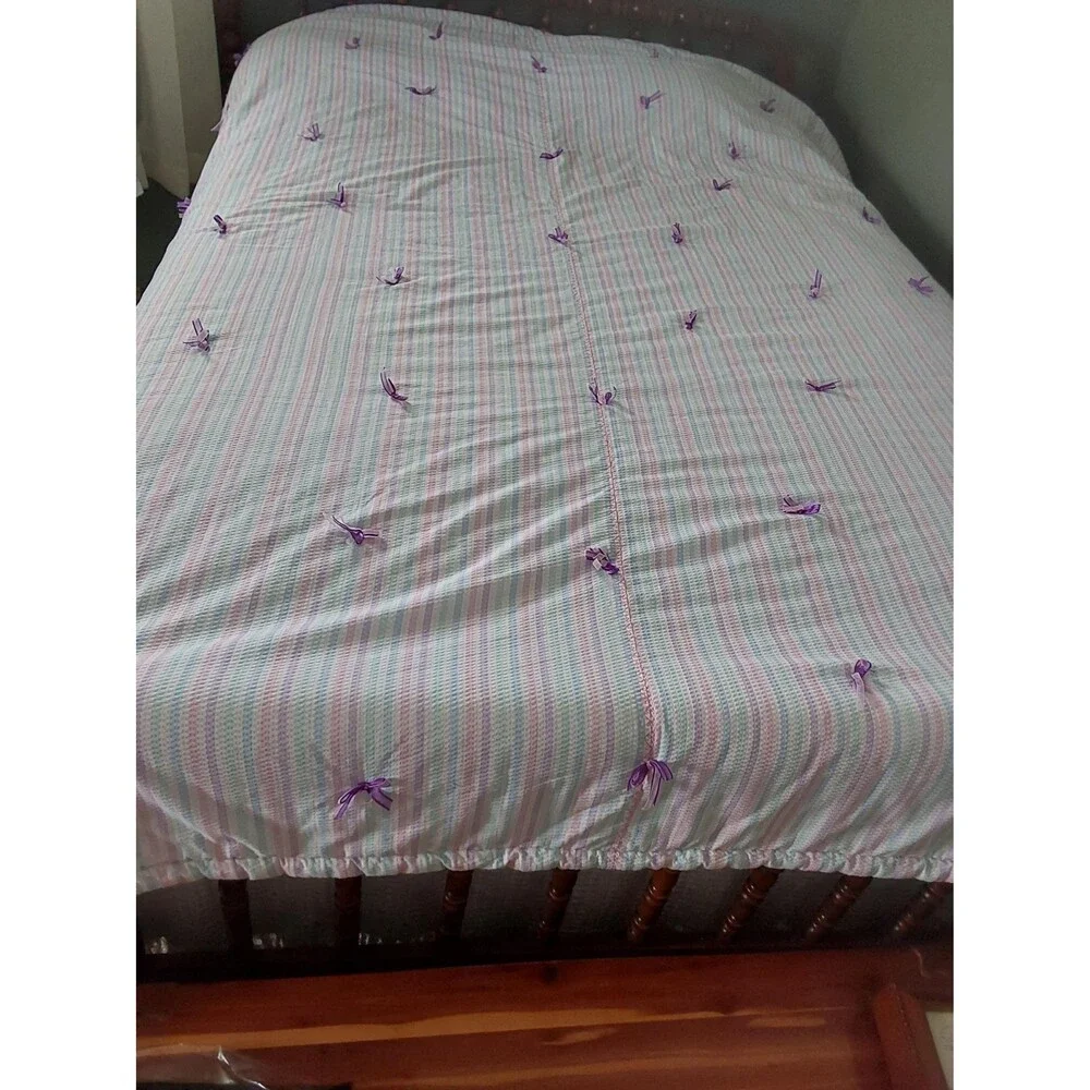 Handmade Quilted Bedspread: Striped Polyester Fabric with Purple Bows